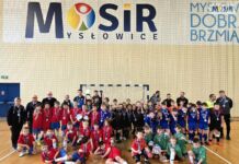 Młodzi piłkarze szturmem zawładnęli halą sportową